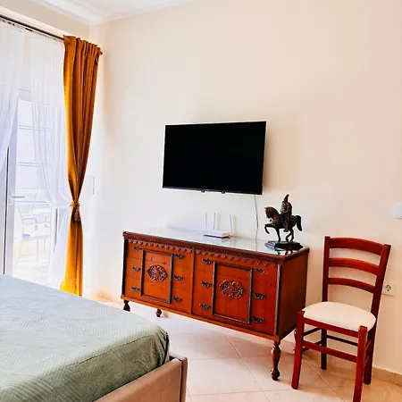 Leo In Apartman