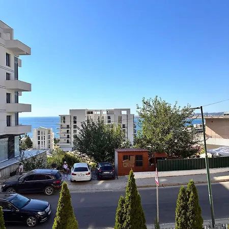 Leo In Apartman
