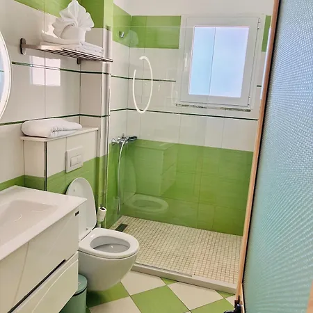 Leo In Apartman *